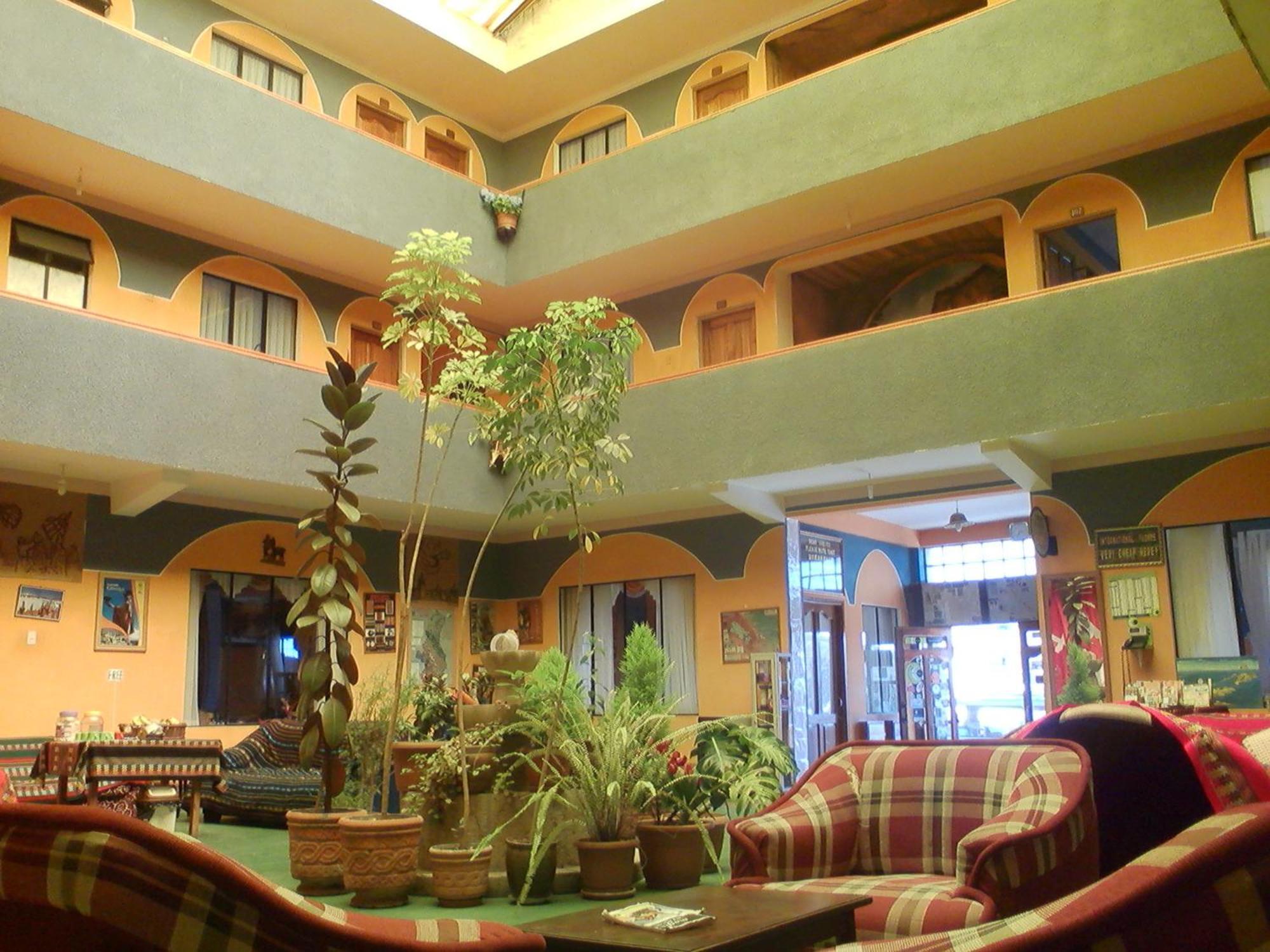 Hotel Utama Copacabana  Exterior photo