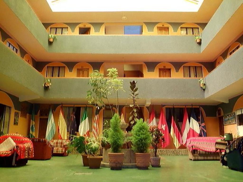 Hotel Utama Copacabana  Exterior photo