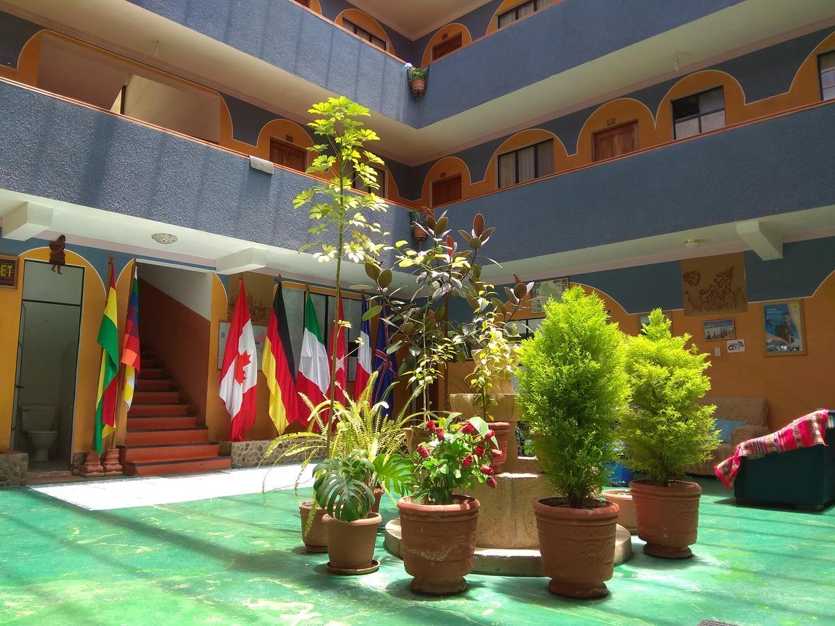 Hotel Utama Copacabana  Exterior photo
